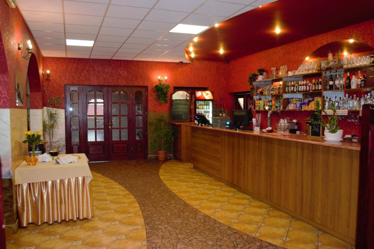 Hotel I Restauracja Jaskolka Alojzow Exterior photo